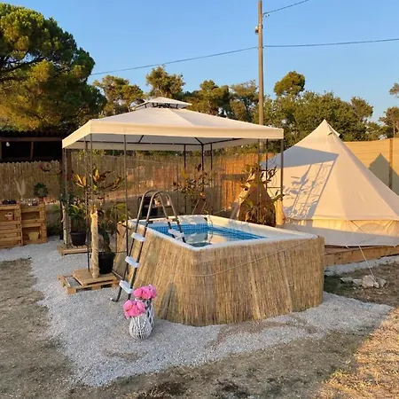 Camping Estera & Perla *